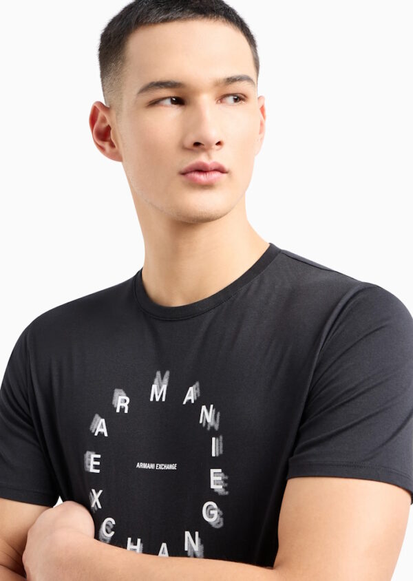 Armani Exchange T-shirt med rundt tekst logo på brystet sort - Image 4